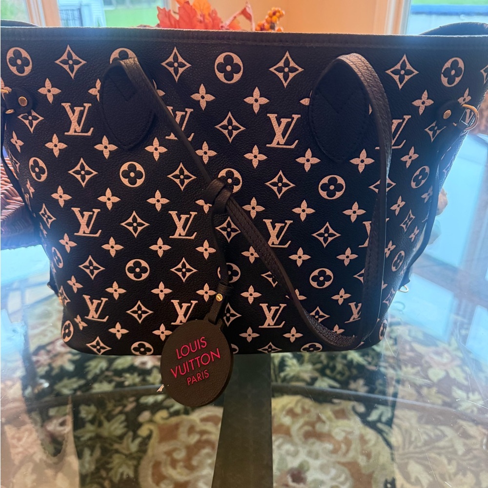 RARE🔥🔥🔥Louis Vuitton Black and White Empreinte Neverfull tote MM Bi-Color - Picture 9 of 9